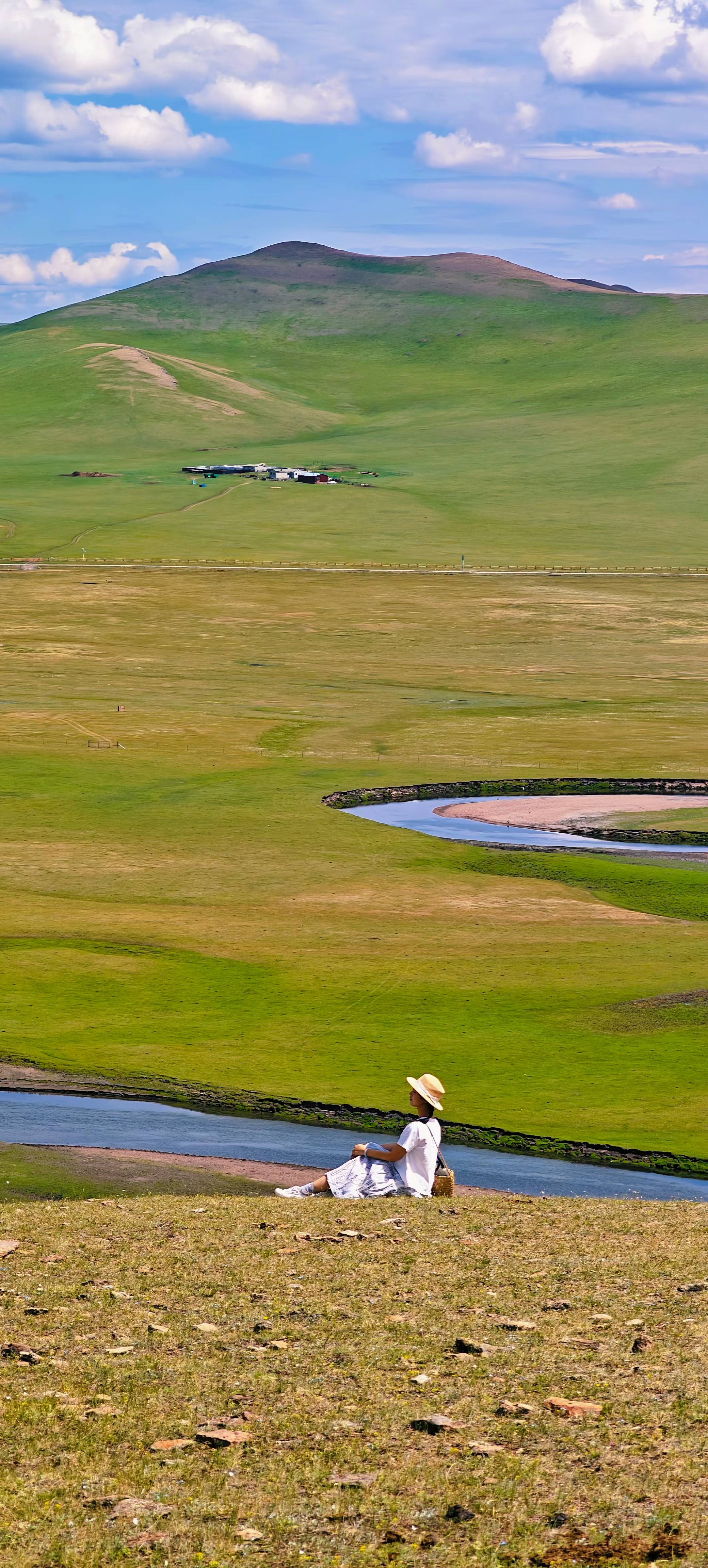 沿着河湾追一束金光
