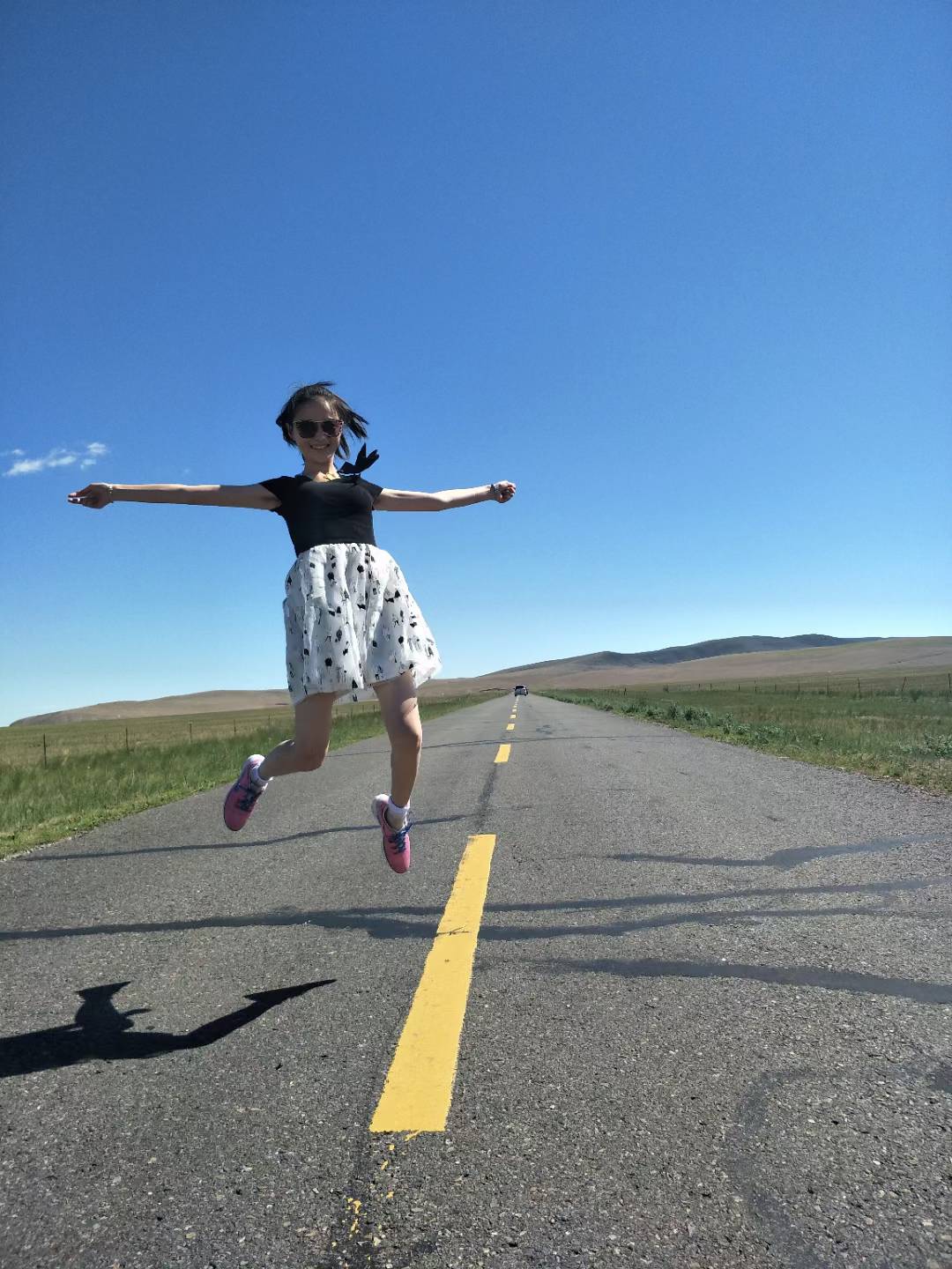 云影在草上写诗