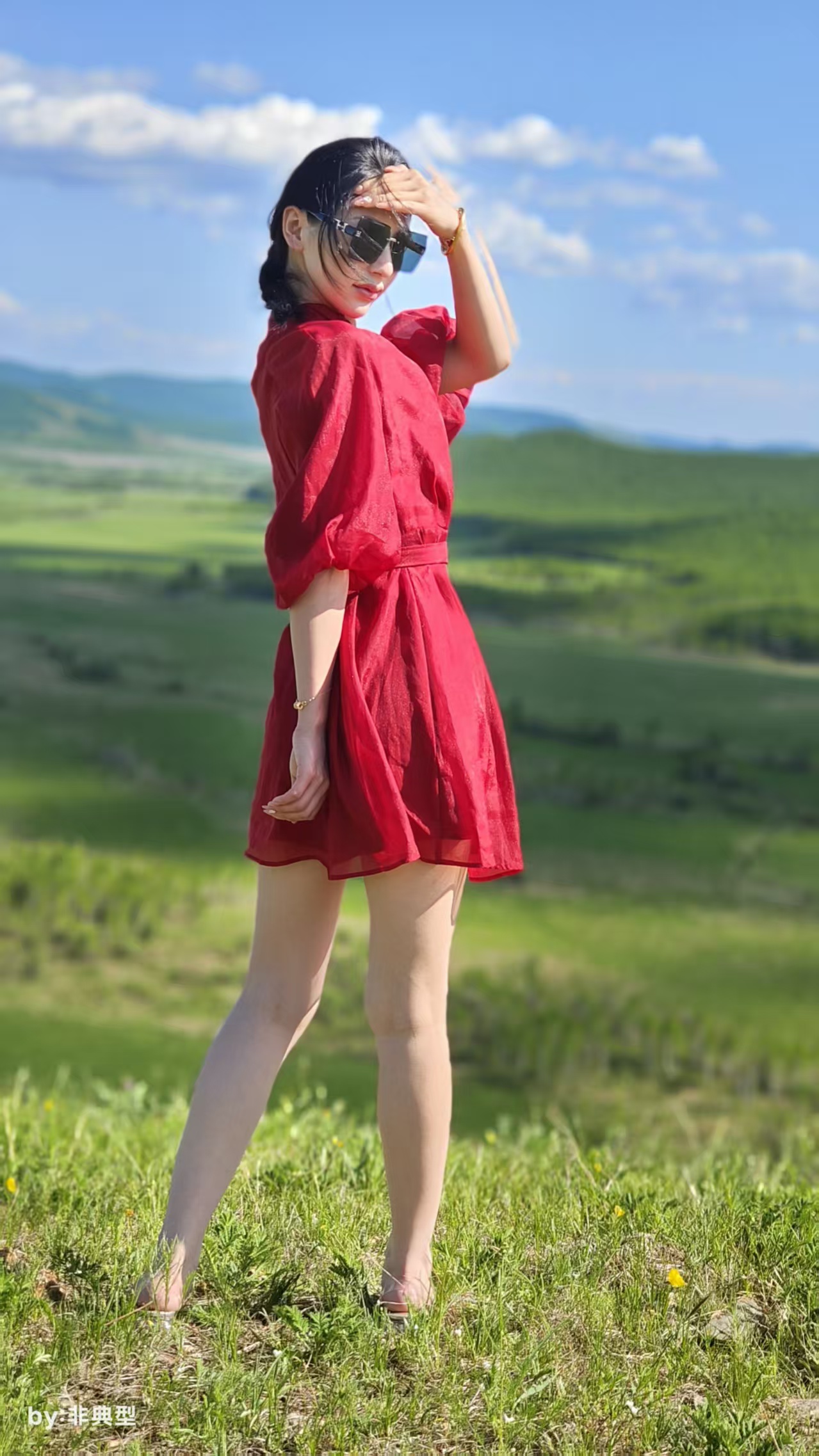 夕阳把地平线染成橘色