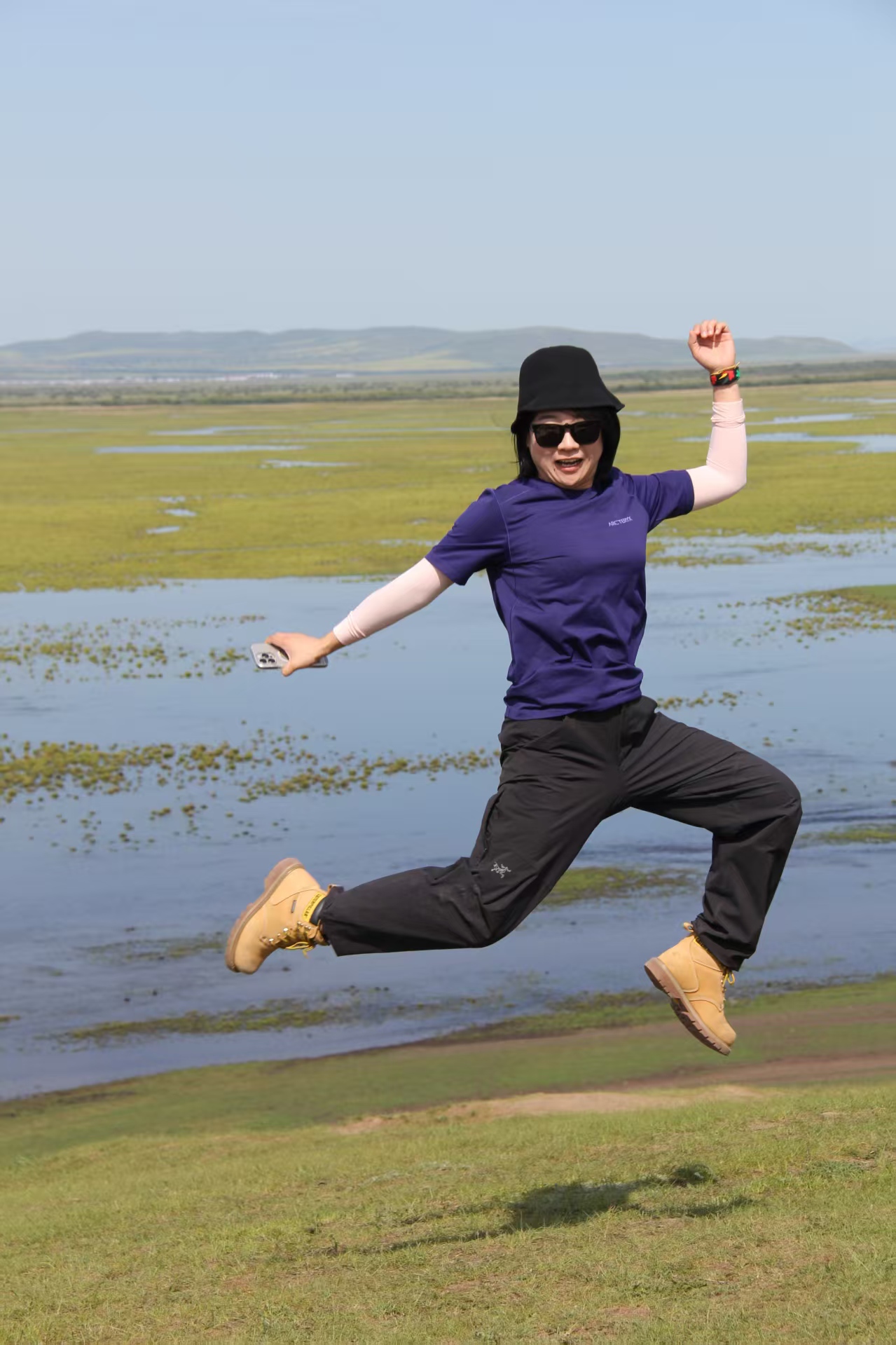 远处有马，近处有风